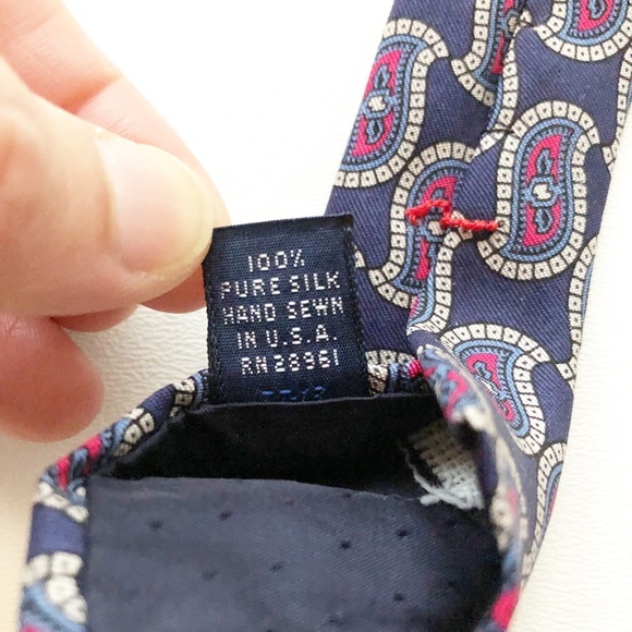 Burberry's of London Necktie TIE 100% Silk Navy Red Paisley Hand Sewn in USA - Picture 8 of 9